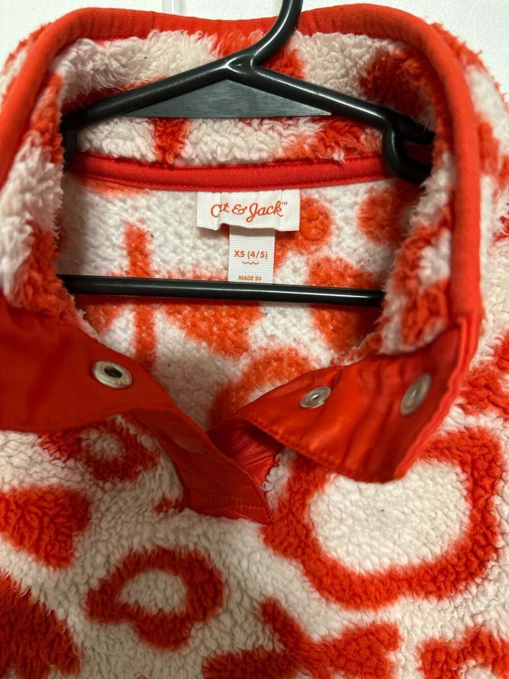 Cat & Jack Girls Red and White Tulip Pattern Sherpa Fleece Pullover - Picture 2 of 3